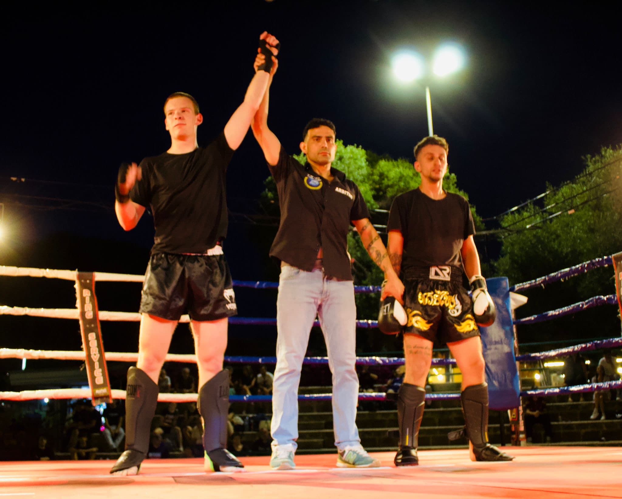 Atleta di Muay Thai IKTA proclamato vincitore sul ring
